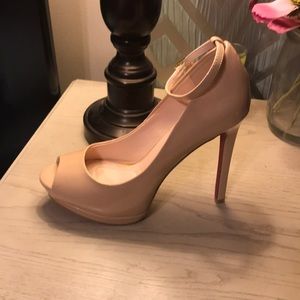 Light pink Beautiful pumps with dark pink soles